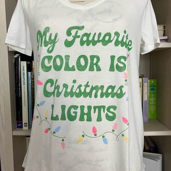 Christmas Lights V-neck T-Shirt NWT - Picture 3 of 6